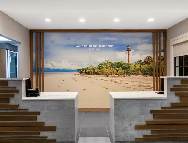 La Quinta Inn & Suites by Wyndham Ft. Myers-Sanibel Gateway hotel detail image 3