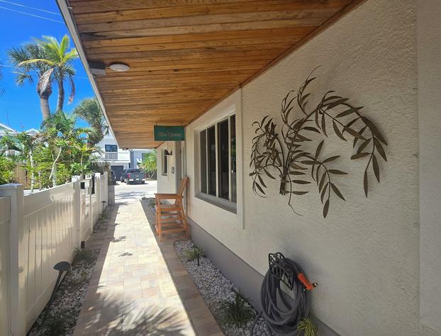 Palm Tree Villas hotel detail image 3