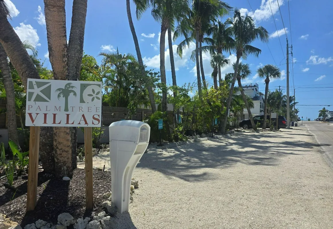 Palm Tree Villas hotel hero