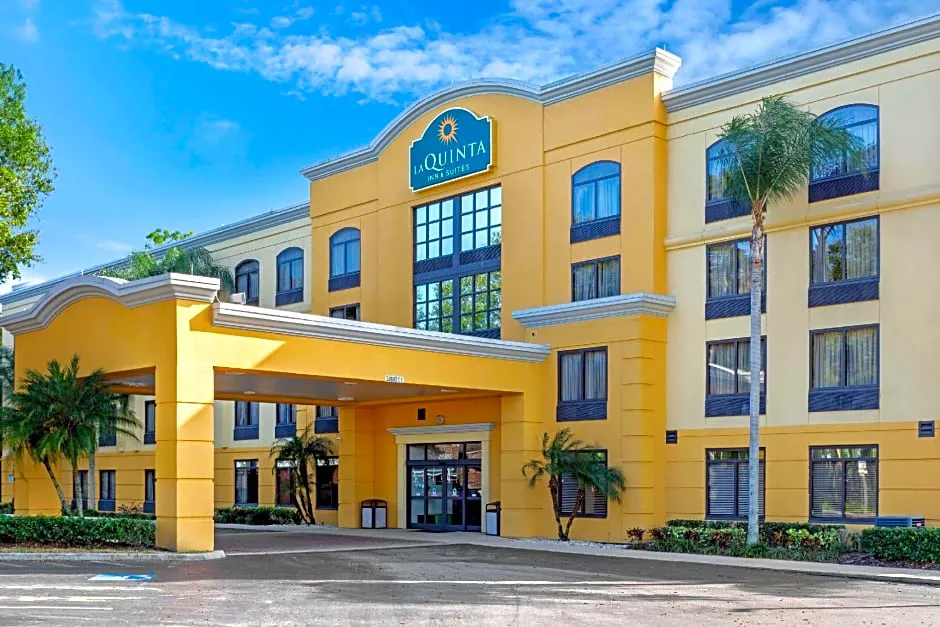 La Quinta Inn & Suites by Wyndham Tampa North I-75 hotel hero