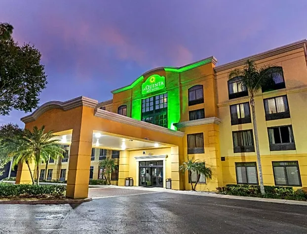 La Quinta Inn & Suites by Wyndham Tampa North I-75 hotel detail image 4