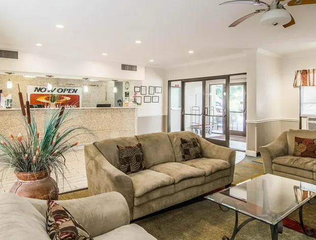 Econo Lodge Darien hotel detail image 3