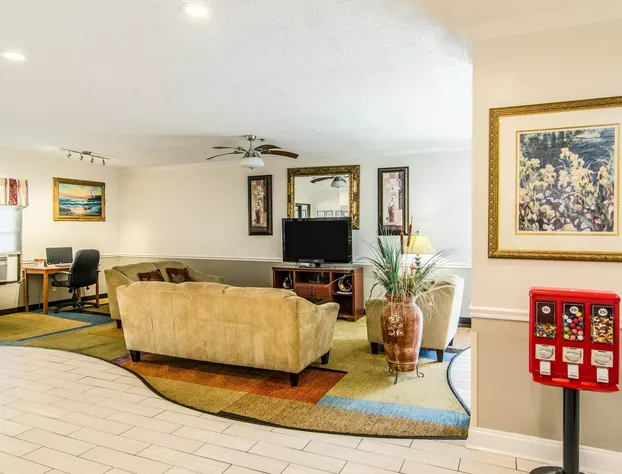 Econo Lodge Darien hotel detail image 4