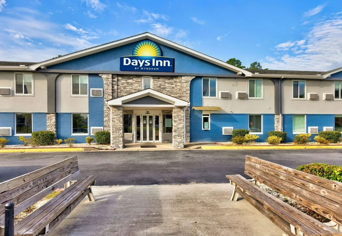 Days Inn by Wyndham Savannah Gateway I-95 hotel hero