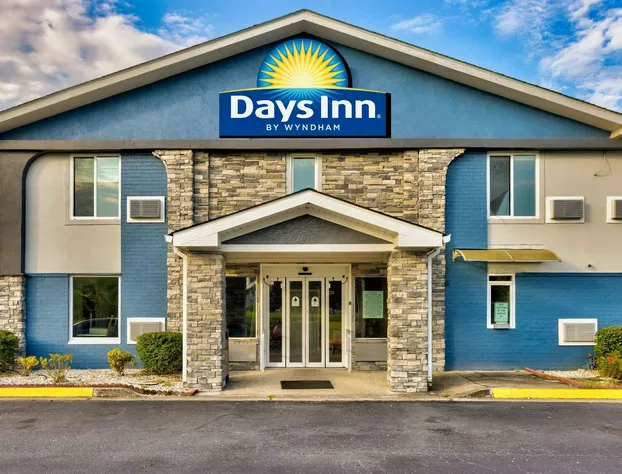 Days Inn by Wyndham Savannah Gateway I-95 hotel detail image 1