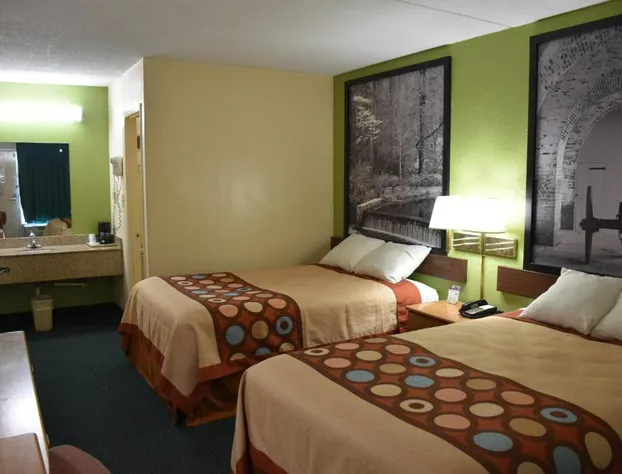 Super 8 by Wyndham Tifton hotel detail image 2