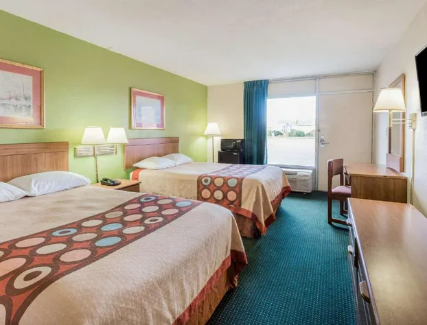 Super 8 by Wyndham Tifton hotel detail image 3