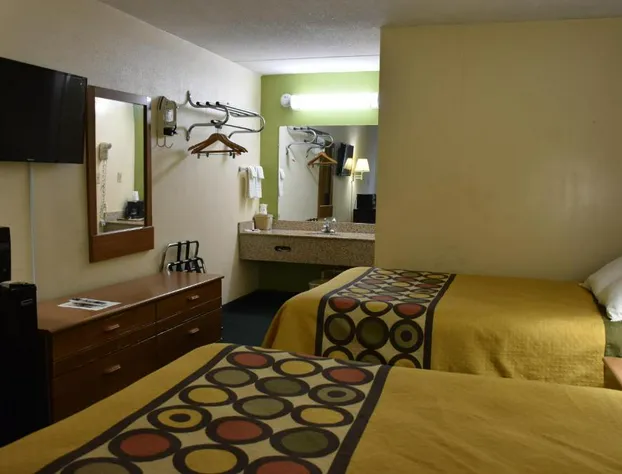 Super 8 by Wyndham Tifton hotel detail image 2