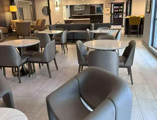 La Quinta Inn & Suites by Wyndham South Bend hotel detail image 4