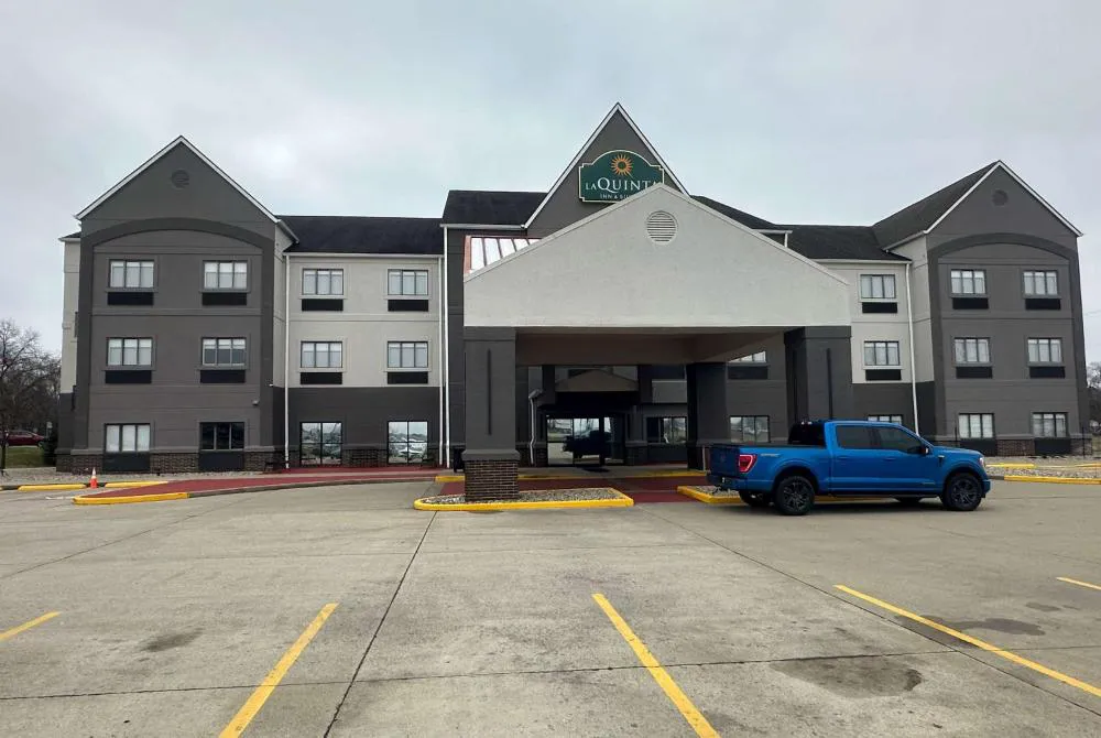 La Quinta Inn & Suites by Wyndham South Bend hotel hero