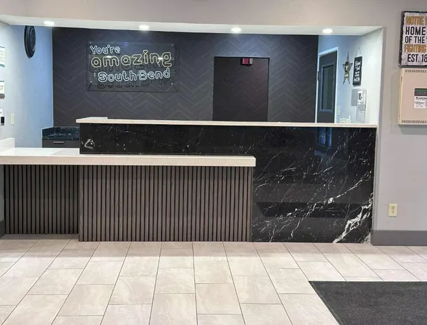 La Quinta Inn & Suites by Wyndham South Bend hotel detail image 1