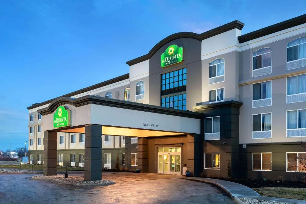 La Quinta Inn & Suites by Wyndham Omaha Airport Downtown hotel hero