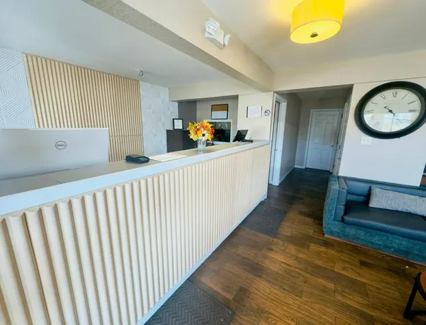 Deluxe Inn & Suites hotel detail image 3