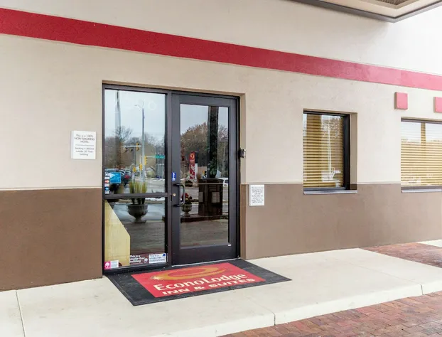 Econolodge Inn & Suites hotel detail image 1