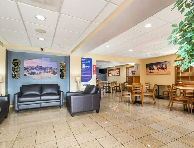 Econolodge Inn & Suites hotel detail image 4