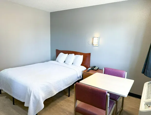 Super 7 Motel hotel detail image 3