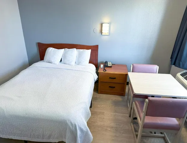 Super 7 Motel hotel detail image 3