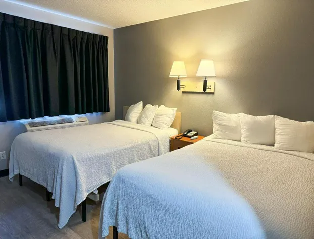 Super 7 Motel hotel detail image 4