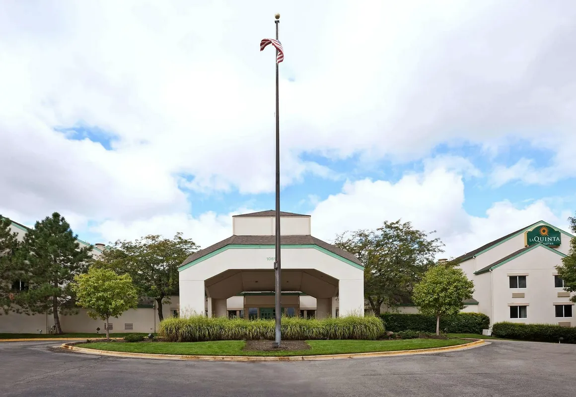 La Quinta by Wyndham Overland Park hotel hero