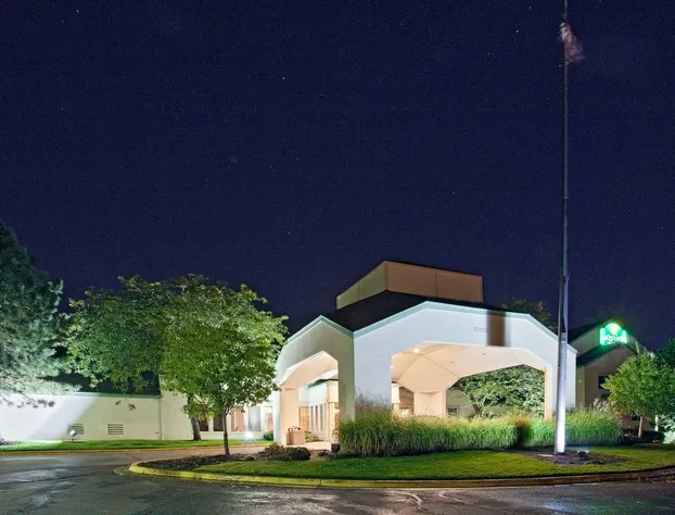 La Quinta by Wyndham Overland Park hotel detail image 2