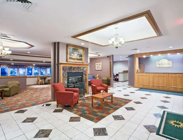 La Quinta by Wyndham Overland Park hotel detail image 4