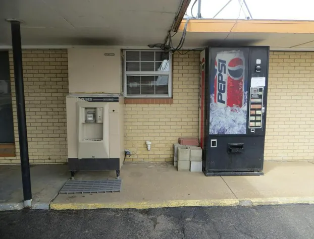 Traveler's Lodge hotel detail image 2