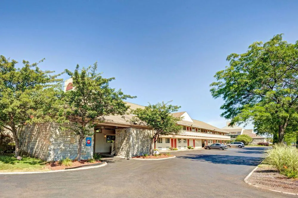 Days Inn & Suites by Wyndham Monroe hotel hero