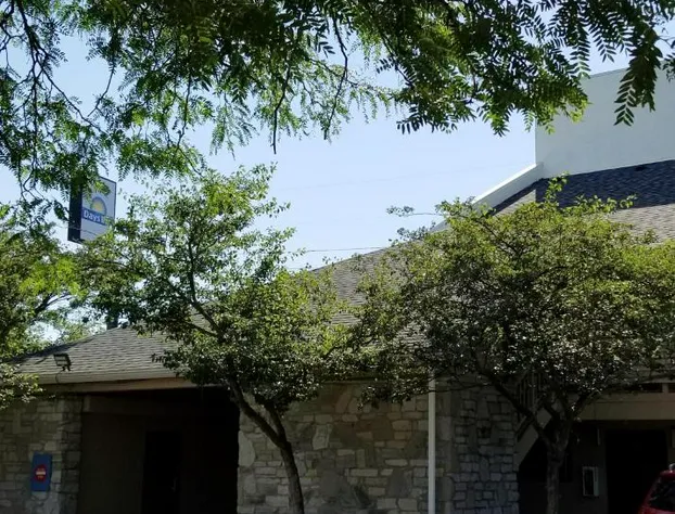 Days Inn & Suites by Wyndham Monroe hotel detail image 2