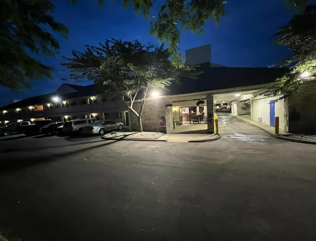 Days Inn & Suites by Wyndham Monroe hotel detail image 3