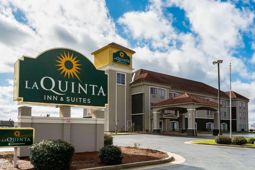 La Quinta Inn & Suites by Wyndham Canton MS hotel hero