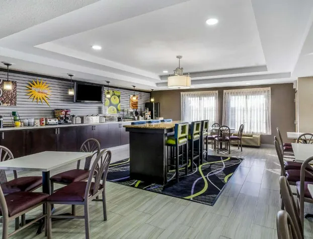 La Quinta Inn & Suites by Wyndham Canton MS hotel detail image 4