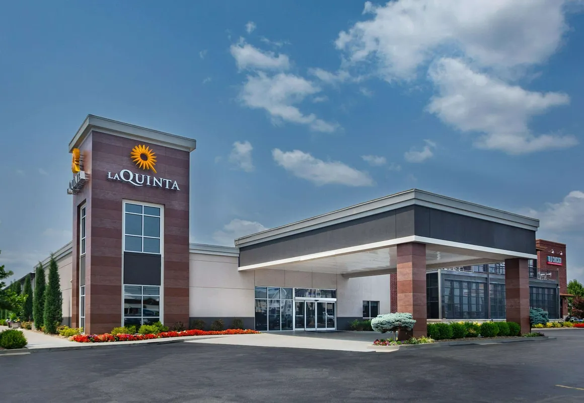 La Quinta Inn & Suites by Wyndham Joplin hotel hero