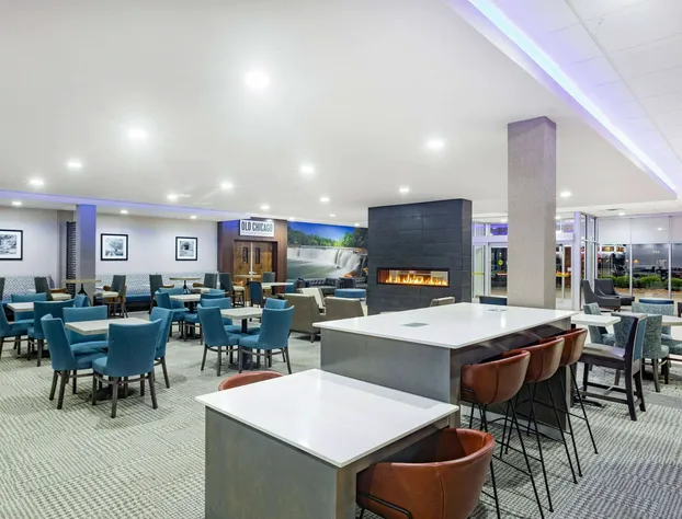 La Quinta Inn & Suites by Wyndham Joplin hotel detail image 2