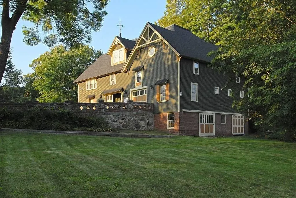 Black Swan Inn hotel hero