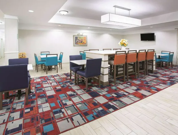 La Quinta Inn & Suites by Wyndham Gallup hotel detail image 2