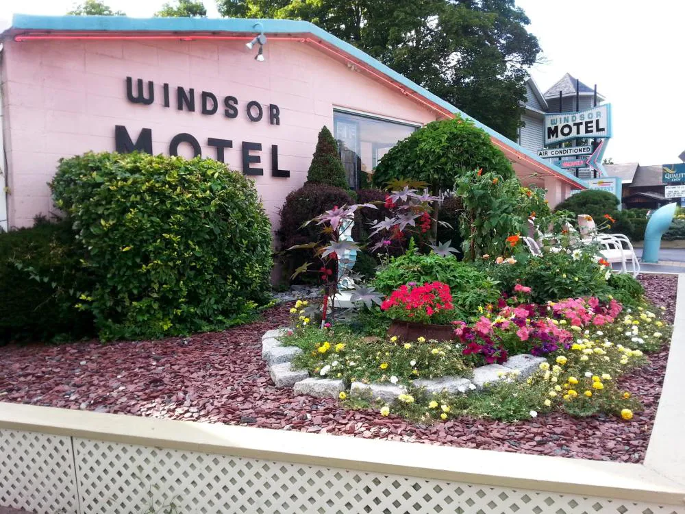 Windsor Motel hotel hero