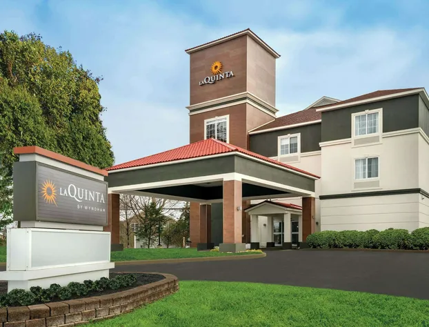 La Quinta Inn & Suites by Wyndham Latham Albany Airport hotel detail image 1