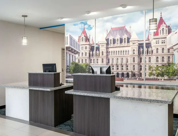 La Quinta Inn & Suites by Wyndham Latham Albany Airport hotel detail image 2