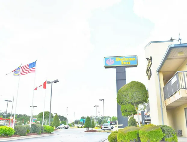 Deluxe Inn Fayetteville - I-95 Exit 49 hotel detail image 2