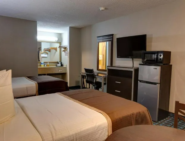 Deluxe Inn Fayetteville - I-95 Exit 49 hotel detail image 1