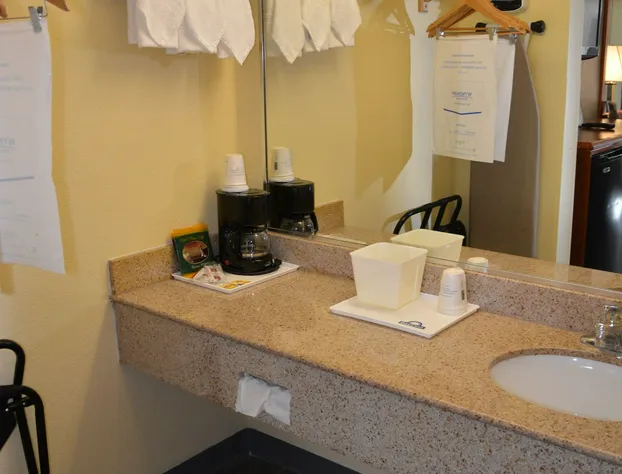 Days Inn by Wyndham Jacksonville NC hotel detail image 3