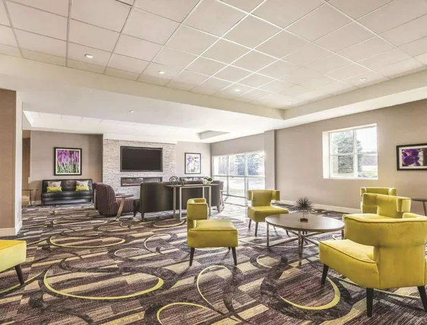 La Quinta Inn & Suites by Wyndham Cincinnati Sharonville hotel detail image 3
