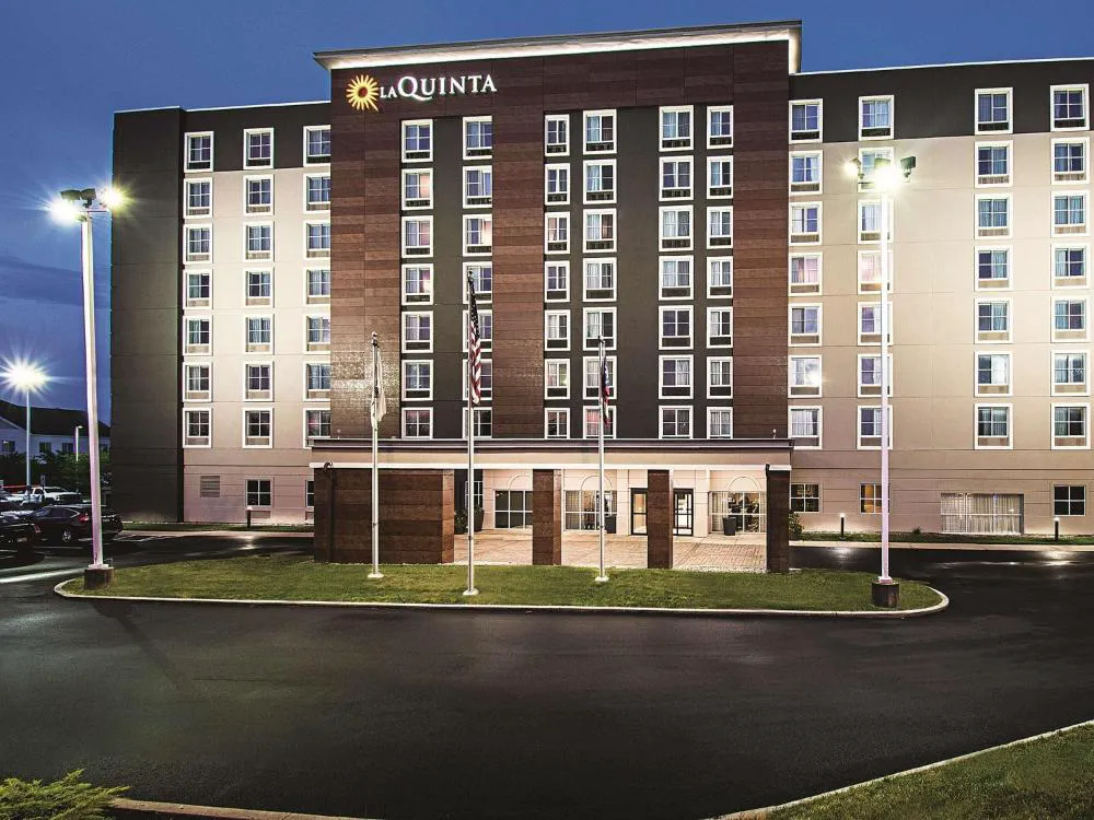 La Quinta Inn & Suites by Wyndham Cincinnati Sharonville hotel hero