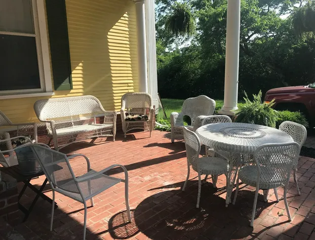 Six Acres Bed & Breakfast hotel detail image 1