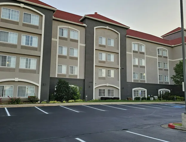 La Quinta Inn & Suites by Wyndham Lawton / Fort Sill hotel detail image 1