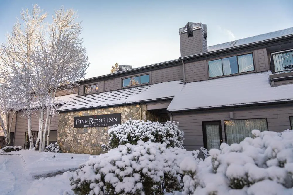Pine Ridge Inn hotel hero