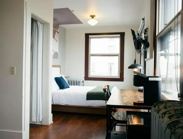 Commodore Hotel hotel detail image 3