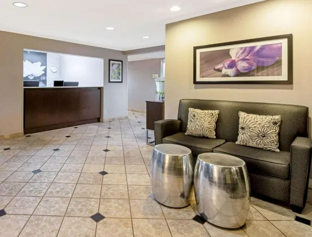 La Quinta Inn & Suites by Wyndham Harrisburg Airport Hershey hotel detail image 4