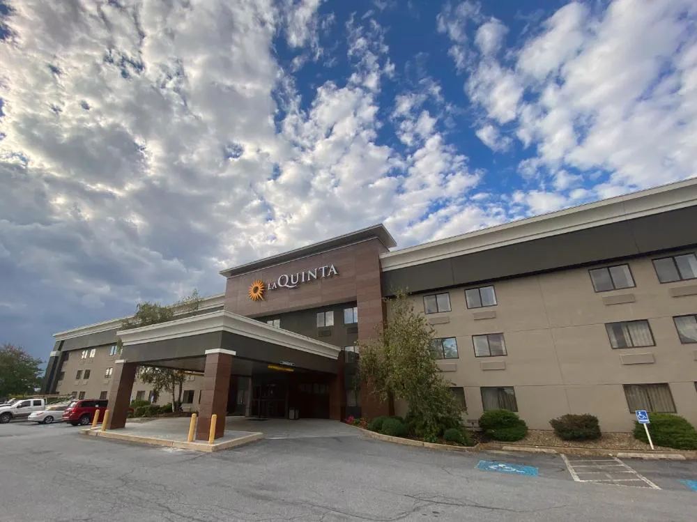 La Quinta Inn & Suites by Wyndham Harrisburg Airport Hershey hotel hero