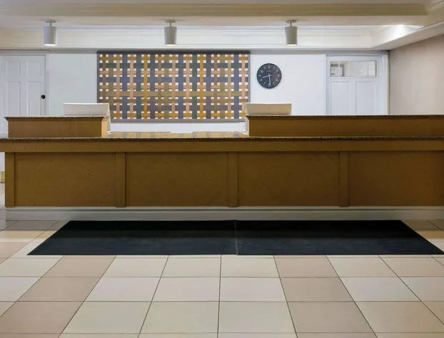 La Quinta Inn by Wyndham Pittsburgh Airport hotel detail image 4